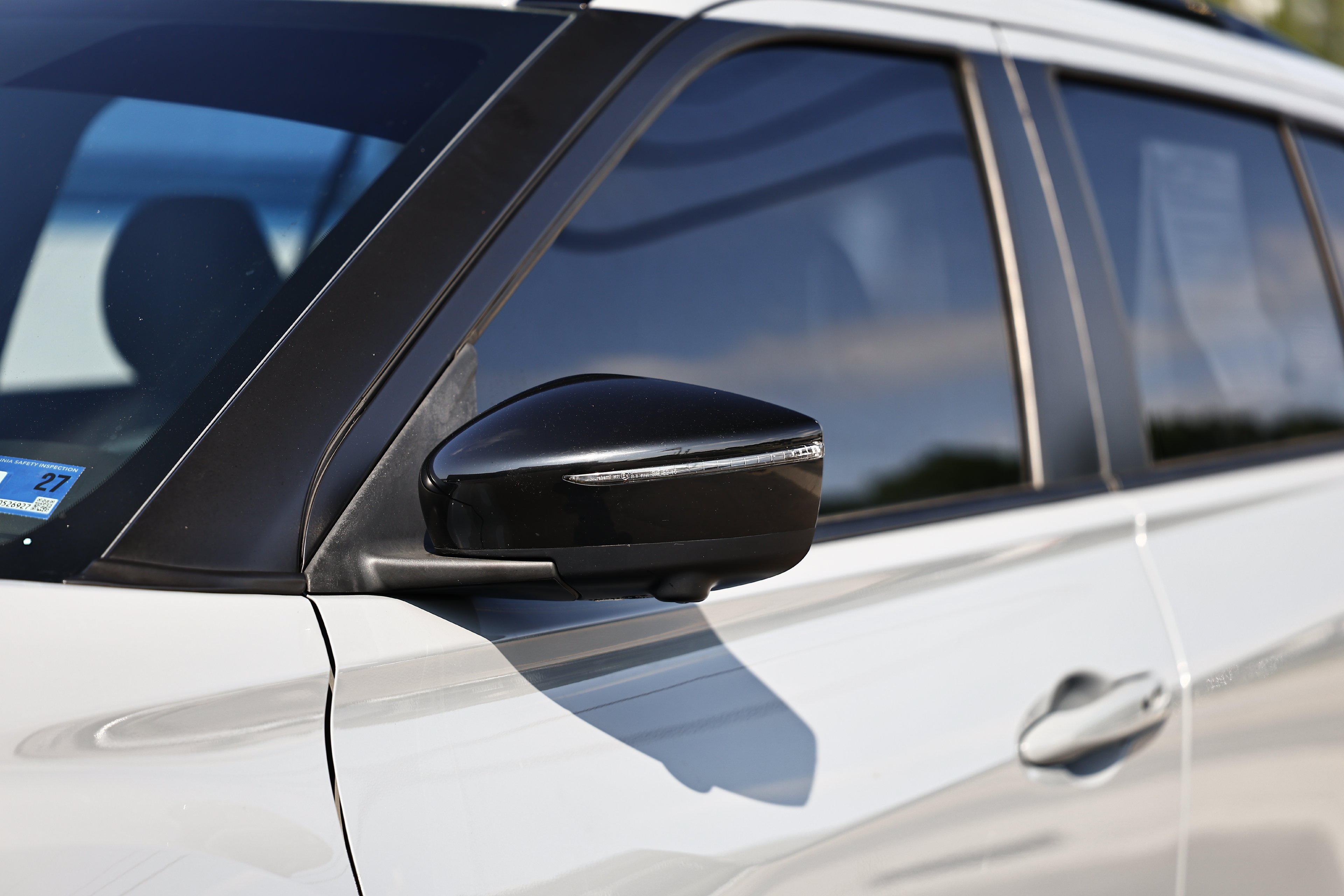 Used 2024 Nissan Kicks SR w/ SR Premium Package FWD image 3