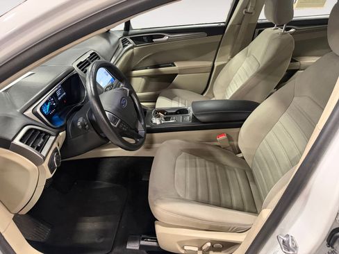Used 2020 Ford Fusion SE FWD image 10