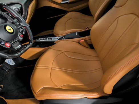 Used 2022 Ferrari F8 Tributo RWD image 23