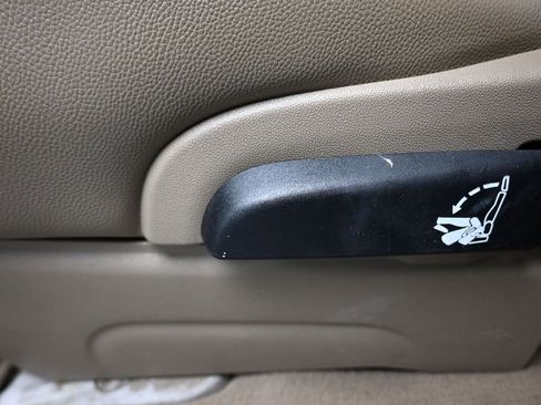 Used 2014 Chrysler Town & Country Touring image 27