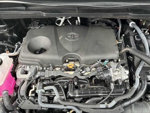 Used 2025 Toyota Sienna LE image 17