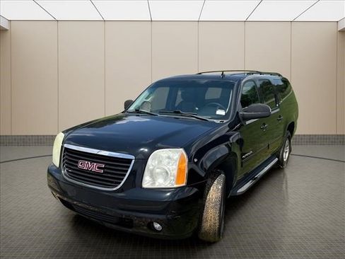 Used 2011 GMC Yukon XL SLT RWD image 2