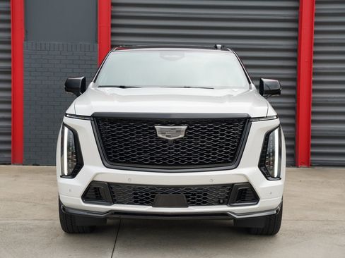 Used 2025 Cadillac Escalade ESV V image 6