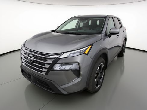 Used 2025 Nissan Rogue SV image 3