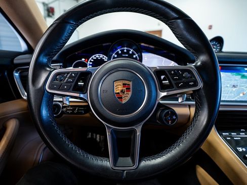 Used 2019 Porsche Panamera image 41