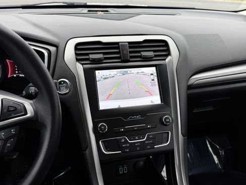 Used 2019 Ford Fusion SE FWD image 28