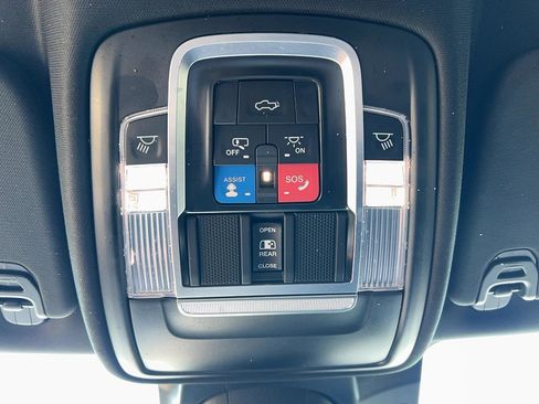 Used 2022 RAM 1500 Laramie AWD/4WD image 24
