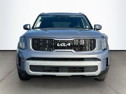 Used 2025 Kia Telluride EX w/ EX Captain's Chair Package image 2