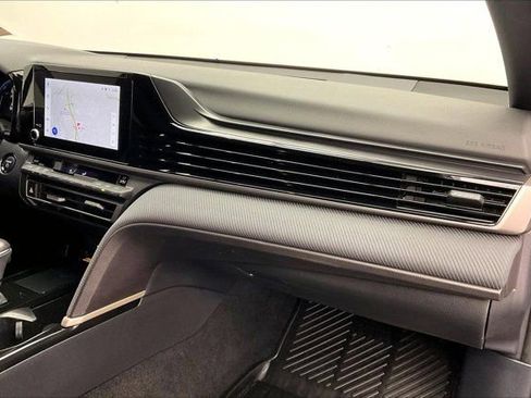 Used 2025 Toyota Camry SE w/ Convenience Package image 15