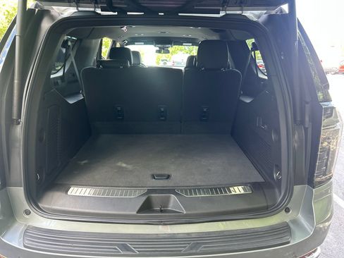 Used 2025 Chevrolet Suburban Premier RWD image 23