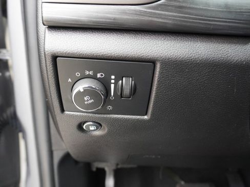 Used 2019 Jeep Grand Cherokee Altitude image 21