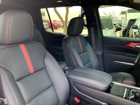 Used 2024 Chevrolet Traverse RS image 9