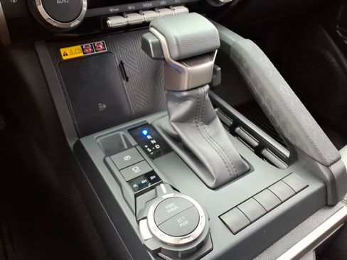 Certified 2025 Toyota Tacoma SR5 AWD/4WD image 20