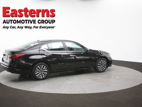 Used 2025 Nissan Altima 2.5 SV FWD image 40