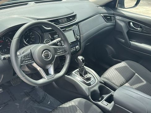 Used 2018 Nissan Rogue SV image 14