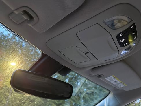 Used 2019 Chrysler Pacifica Touring-L image 28