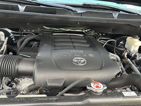 Used 2018 Toyota Tundra SR5 w/ SR5 Upgrade Package image 29