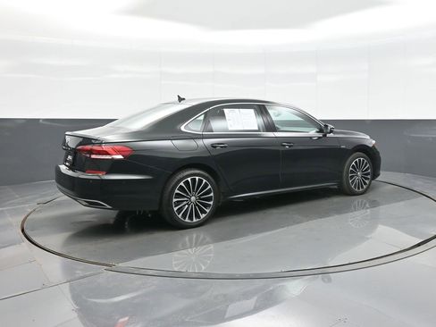 Used 2022 Volkswagen Passat 2.0T image 7