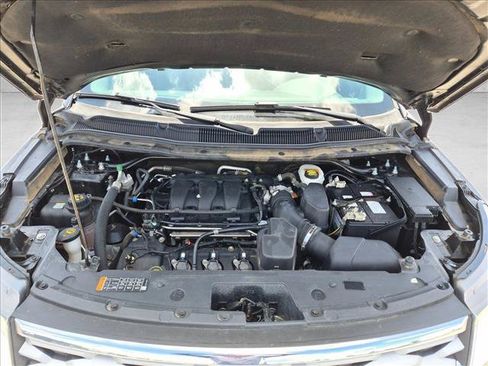 Used 2018 Ford Explorer XLT w/ Equipment Group 202A AWD/4WD image 23