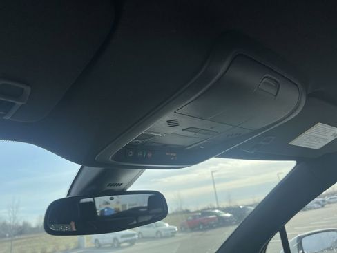 Used 2023 Buick Enclave Essence image 19