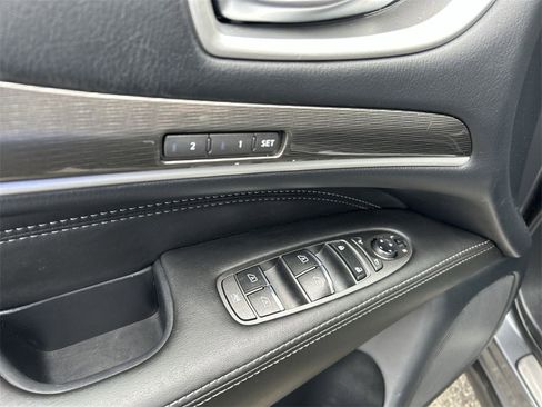 Used 2019 INFINITI QX60 Luxe w/ Essential Package image 16