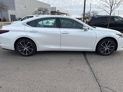 Used 2025 Lexus ES 350 w/ Premium Package image 2
