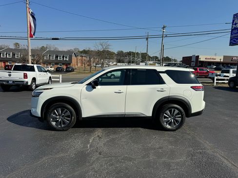 Used 2023 Nissan Pathfinder S image 2