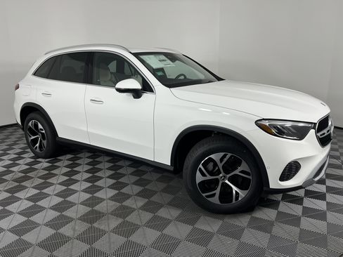 New 2026 Mercedes-Benz GLC 350e 4MATIC image 2