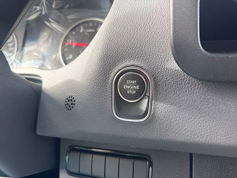 Used 2025 Mercedes-Benz Sprinter 2500 image 18