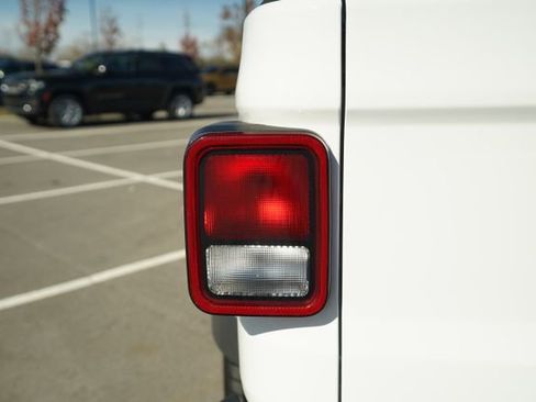 Used 2023 Jeep Gladiator Sport image 40