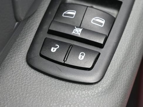 Used 2019 RAM 1500 Classic SLT w/ Luxury Group AWD/4WD image 15