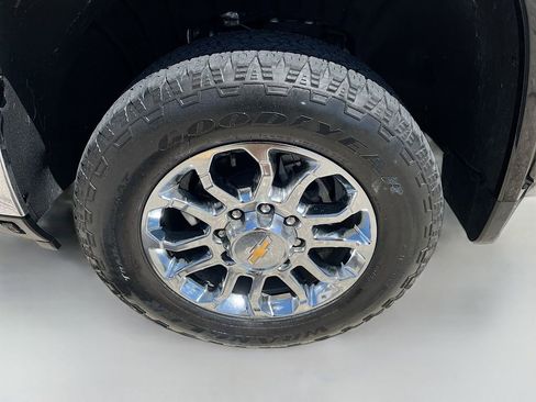 Used 2024 Chevrolet Silverado 2500 LTZ w/ LTZ Premium Package AWD/4WD image 33
