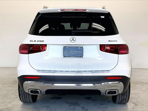 New 2026 Mercedes-Benz GLB 250 4MATIC image 4