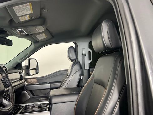 Used 2025 Ford F250 Lariat w/ Chrome Package image 23