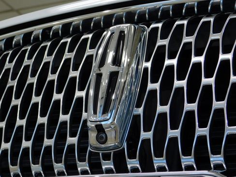 Used 2021 Lincoln Corsair Reserve image 14