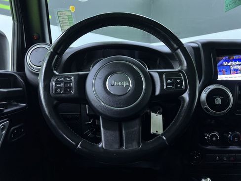 Used 2016 Jeep Wrangler Unlimited Sahara w/ Connectivity Group AWD/4WD image 18