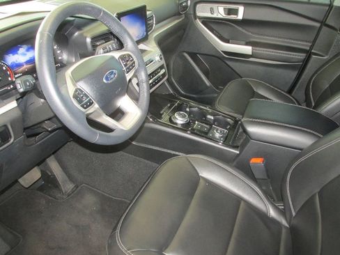 Used 2024 Ford Explorer XLT w/ Equipment Group 202A image 5