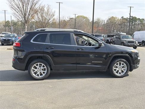 Used 2017 Jeep Cherokee Latitude image 12