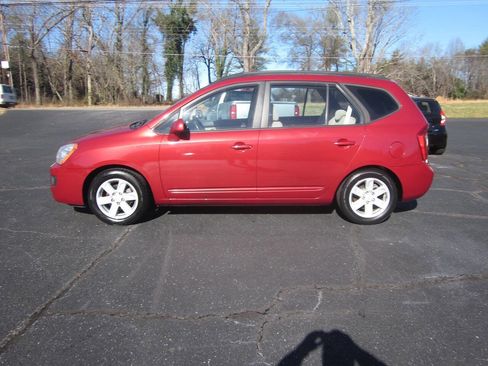 Used 2008 Kia Rondo LX w/ Convenience Pkg image 1