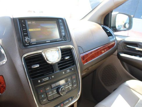 Used 2013 Chrysler Town & Country Touring image 25