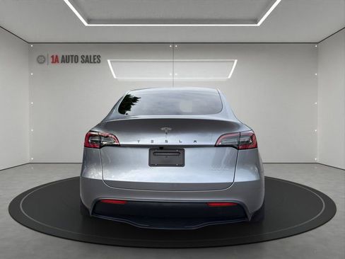 Used 2024 Tesla Model Y Long Range AWD/4WD image 4