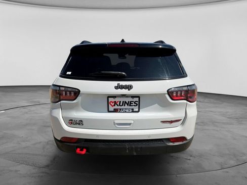 Used 2025 Jeep Compass Trailhawk AWD/4WD image 8
