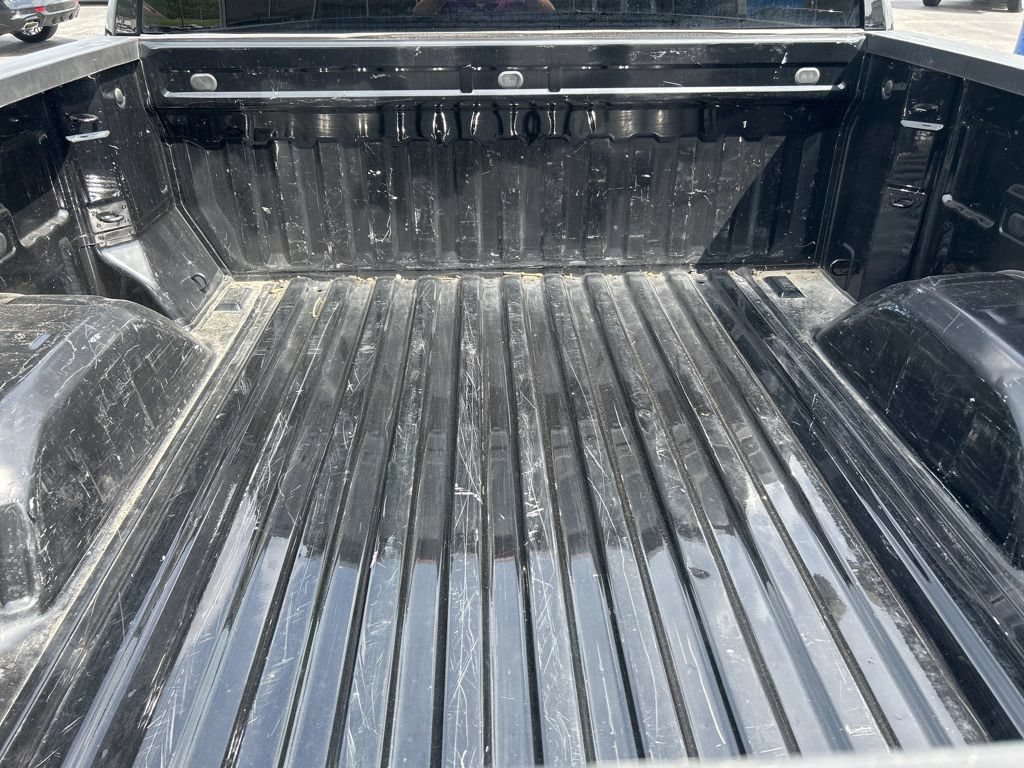 Used 2022 Chevrolet Silverado 1500 LT AWD/4WD image 5