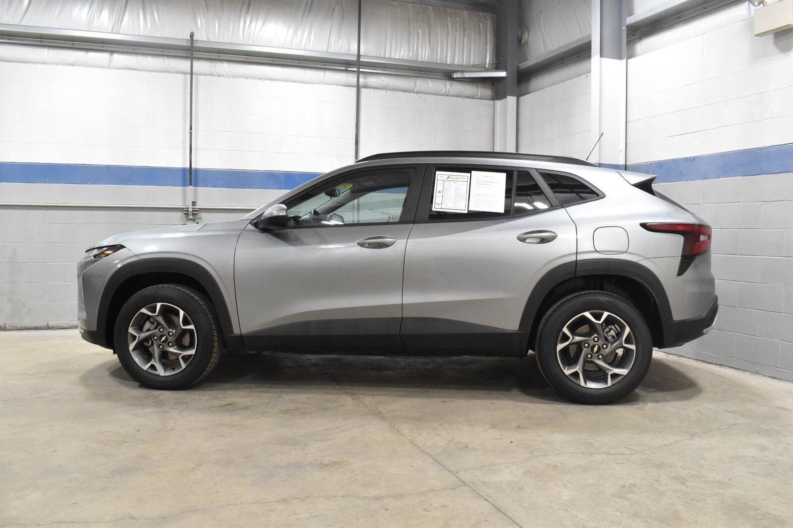 Used 2025 Chevrolet Trax LT FWD image 20