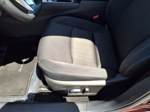 Used 2025 Nissan Altima 2.5 SV FWD image 17