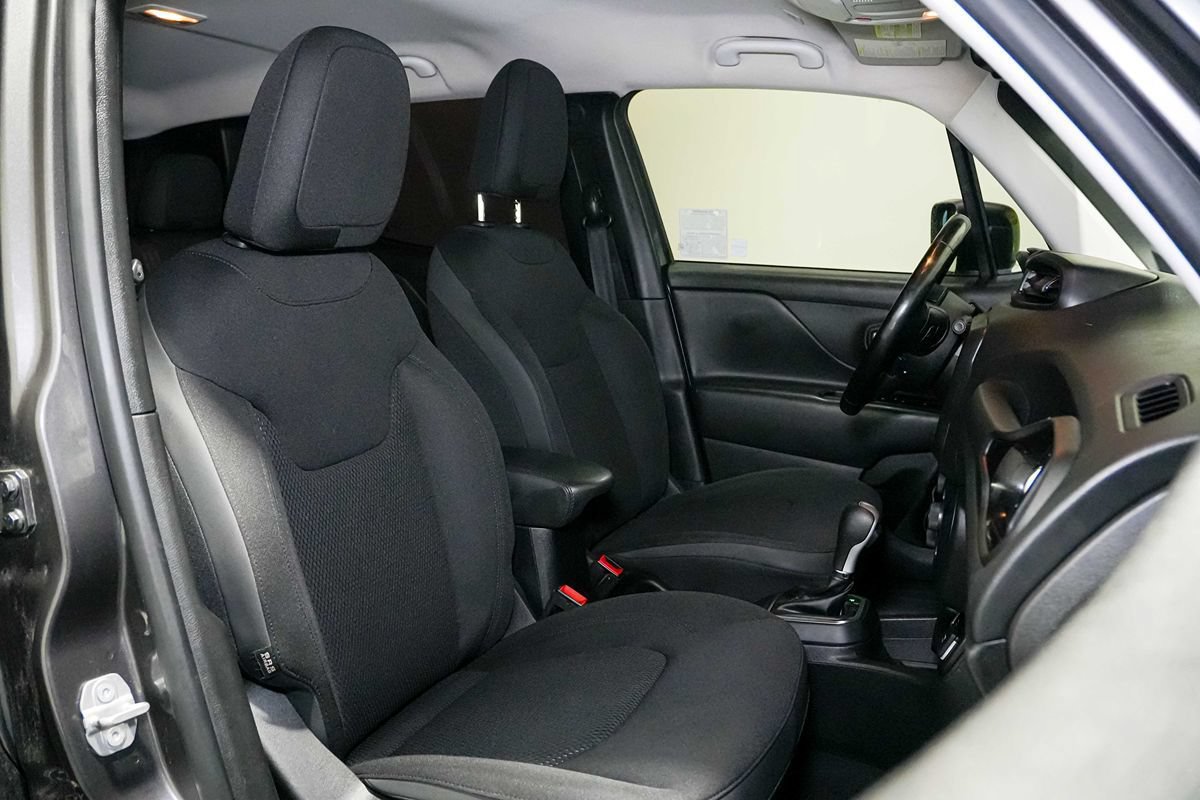 Used 2020 Jeep Renegade Altitude FWD image 19