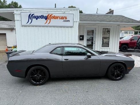 Used 2016 Dodge Challenger R/T w/ Driver Convenience Group RWD image 2