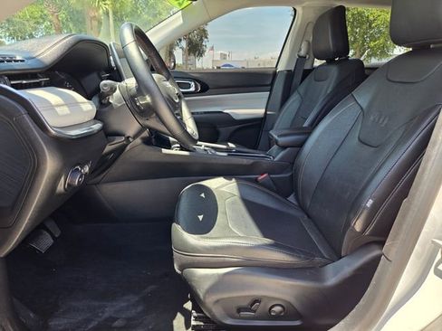 Certified 2022 Jeep Compass Limited AWD/4WD image 13