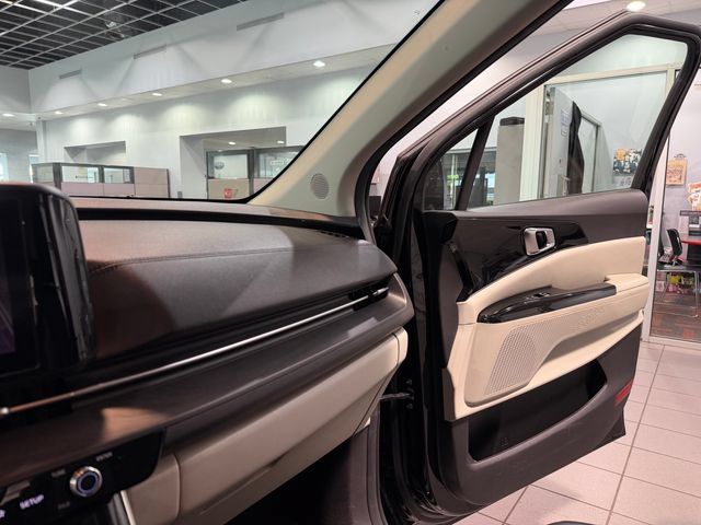 Used 2024 Kia Carnival EX FWD image 26