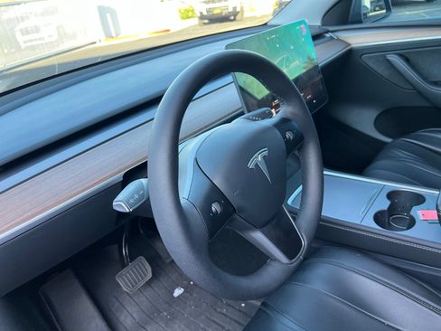 Used 2025 Tesla Model Y Long Range RWD image 27